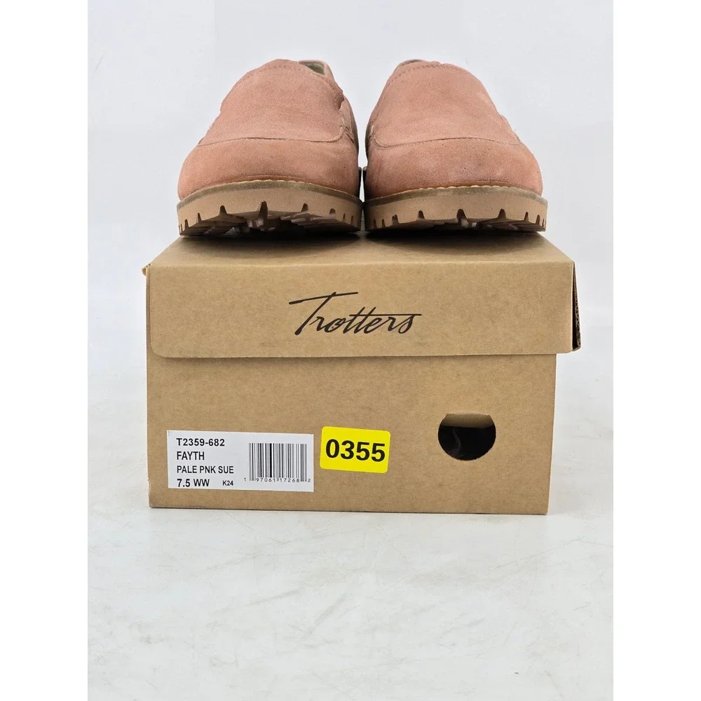 Trotters Fayth Loafers Womens 7.5 WW Pale Pink Suede Lug Sole - NEW